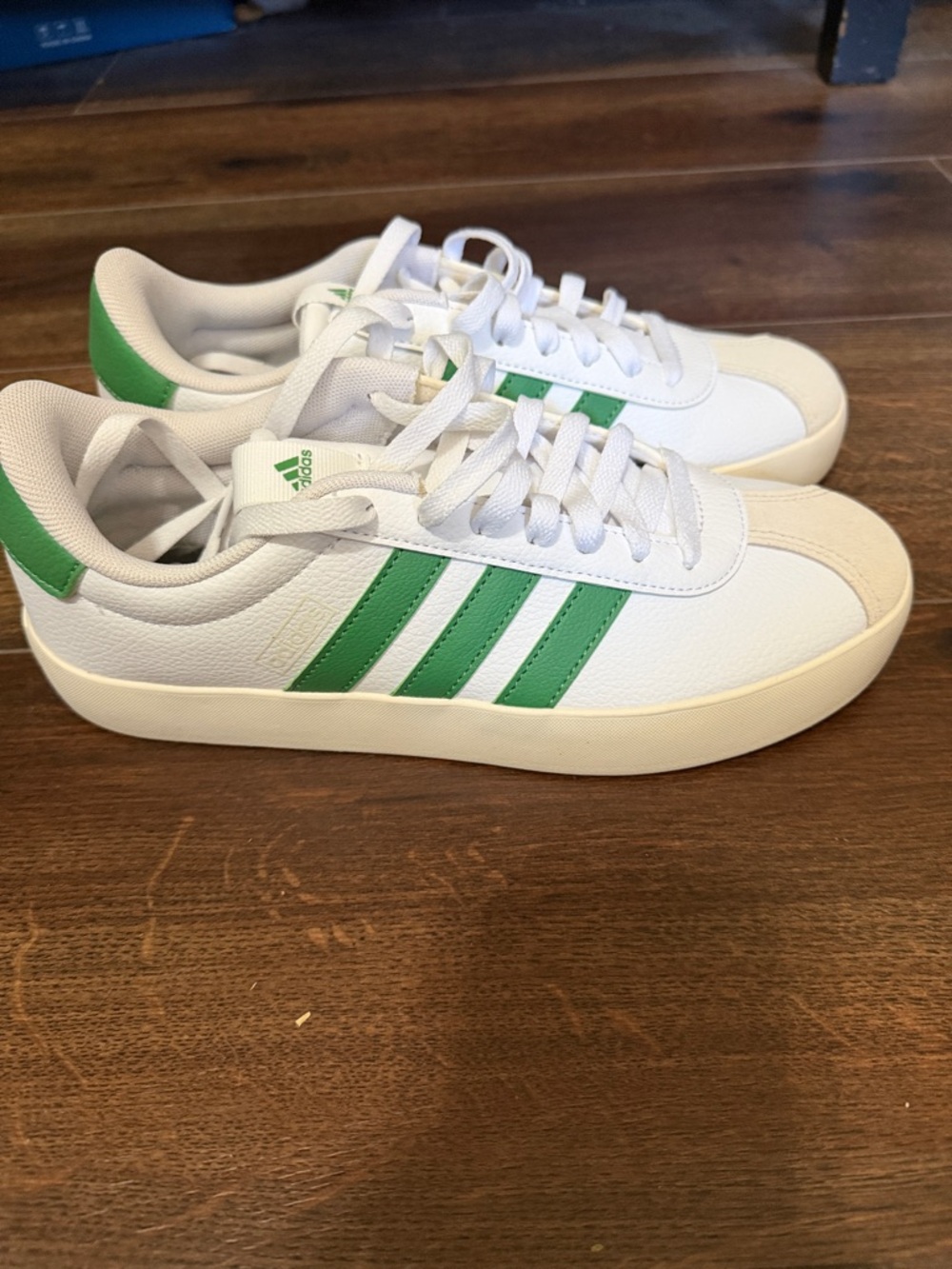 adidas VL court 3.0  White Sneakers with Green Three Stripes size 9.5  new